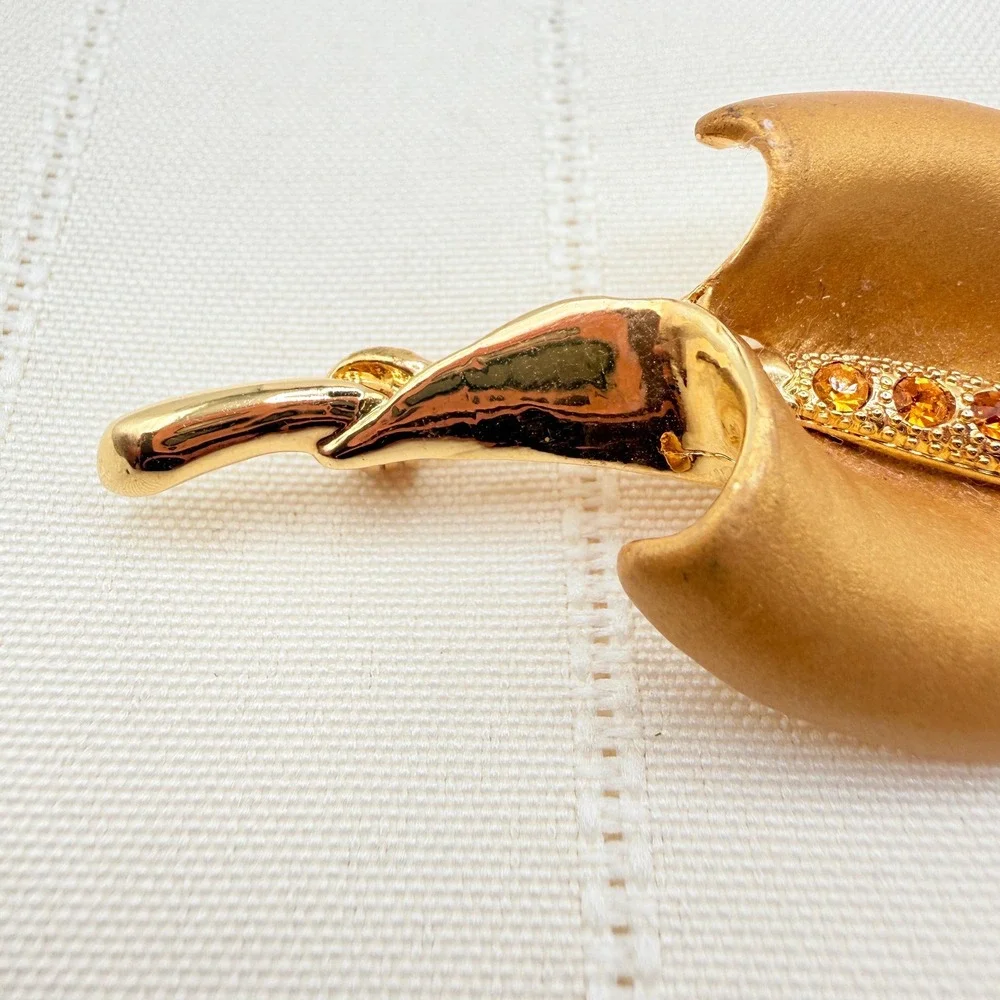 Vintage Floral Peace Lily Orange Rhinestone Center Matte Gold Tone Pin Brooch